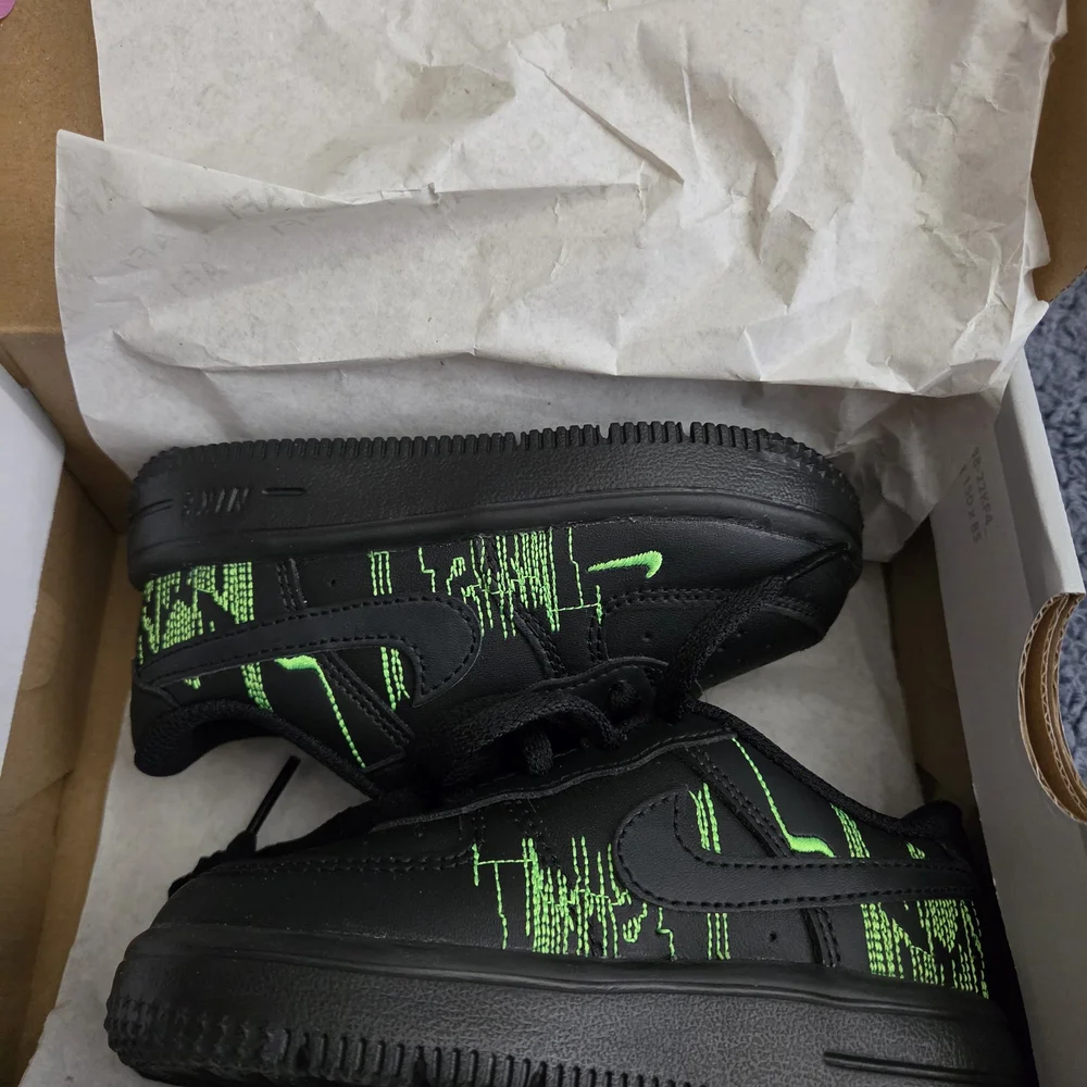 Nike Force 1 Low LV8 4 Lace (Toddler) - Black/Green Strike